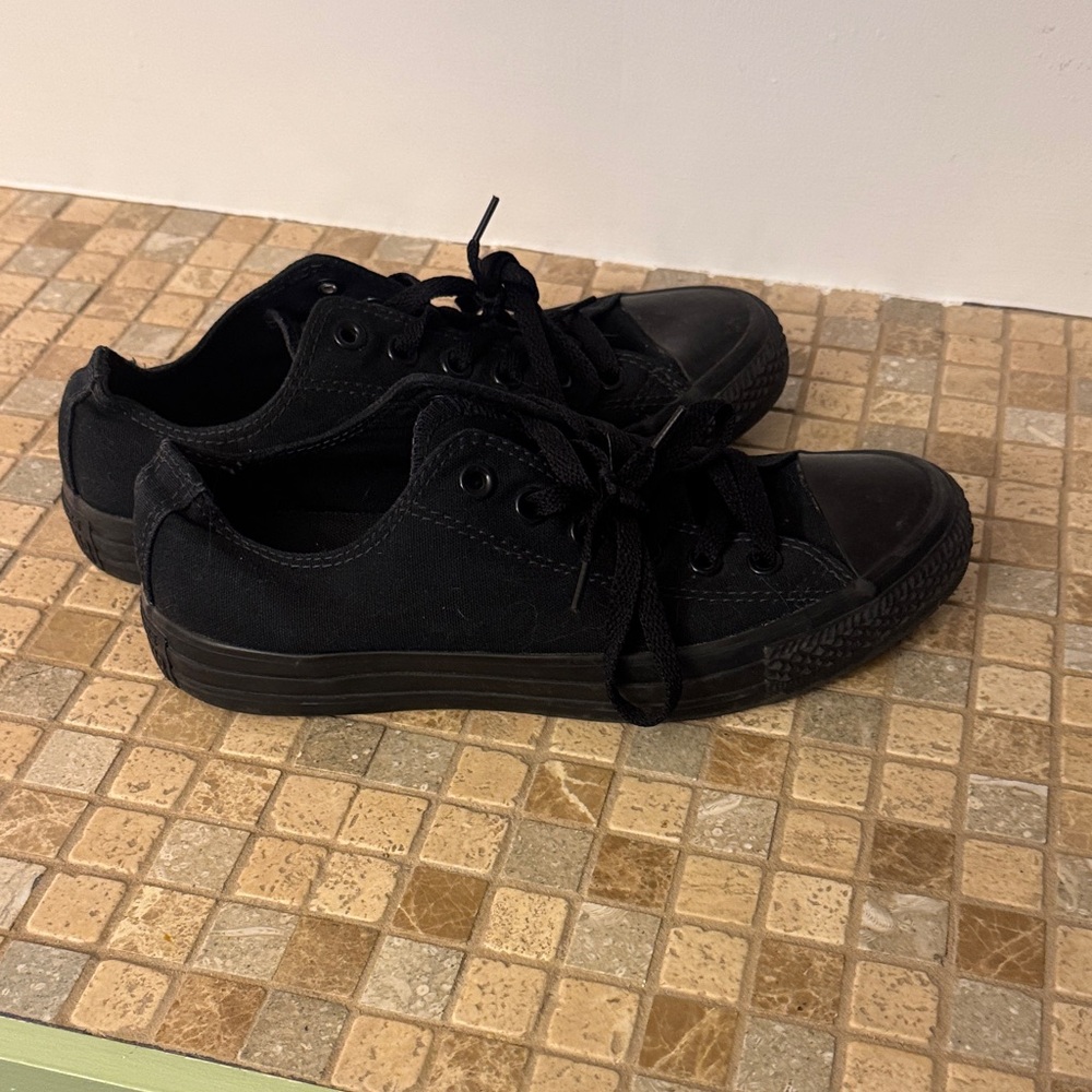Womens Convers Black Canvas Sneakers size 8